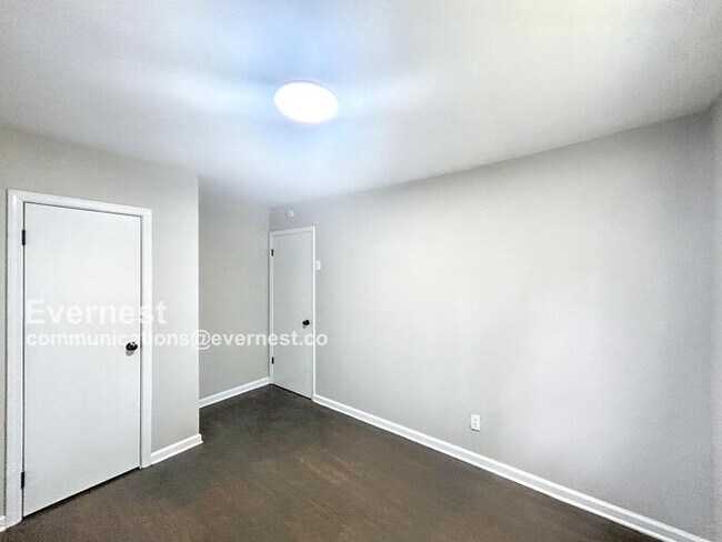Building Photo - 4624 Sunnybrook St
