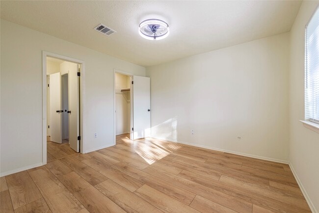 Building Photo - 462 Capehill Dr