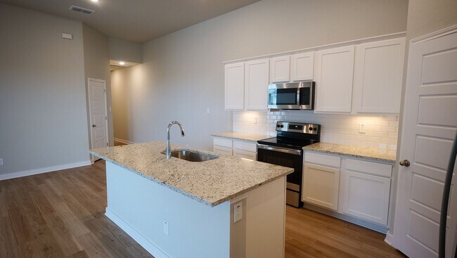 Building Photo - Stunning 3x2 Luxury Duplex in Buda, TX!