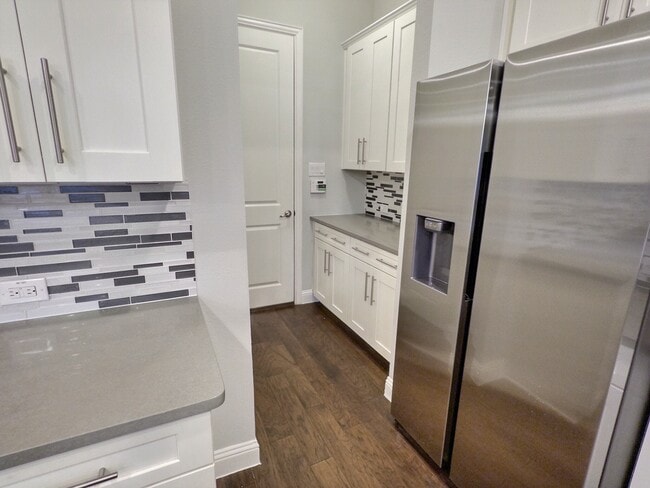 Building Photo - 557 Reale Dr