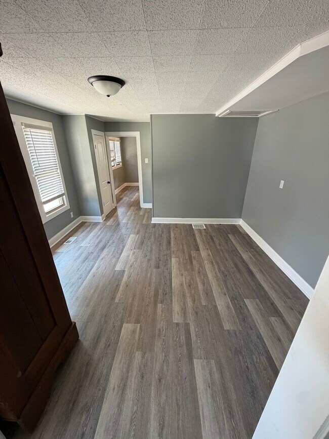 Building Photo - 2832 Dennison St