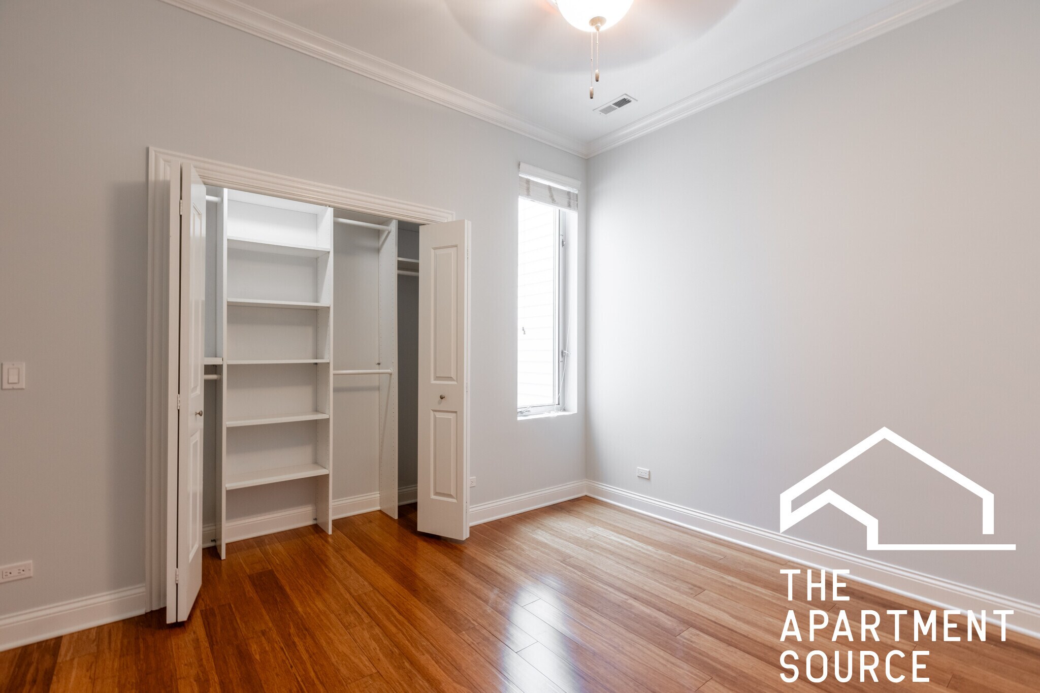 Building Photo - 1533 W Warren Blvd