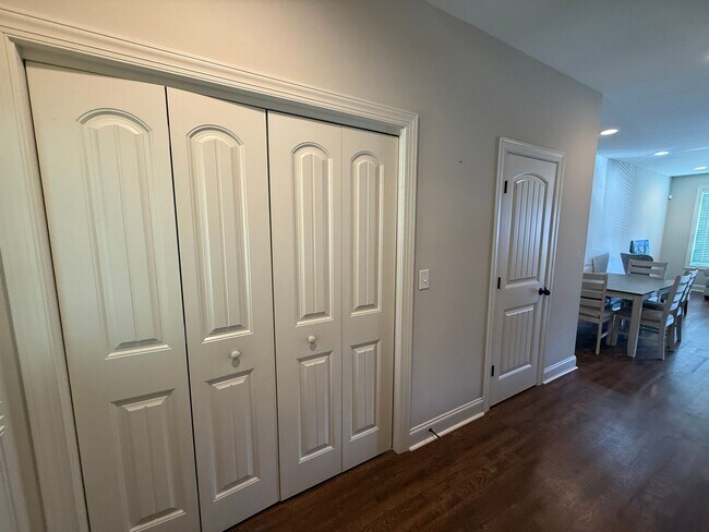 Building Photo - 3855 Academy Dr