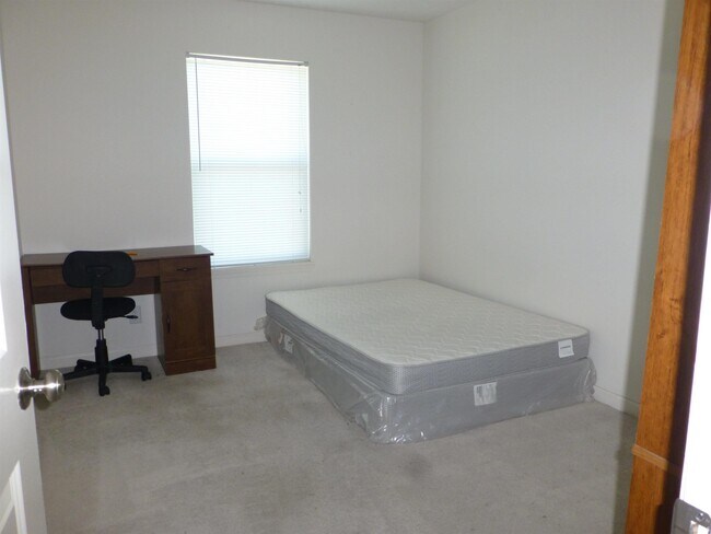 Building Photo - 3210 Fleming Dr