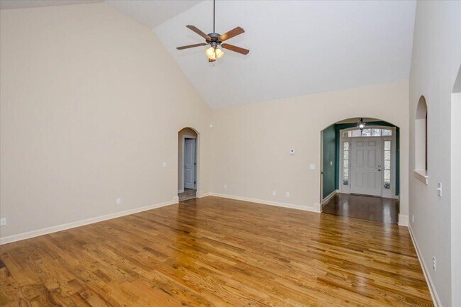 Building Photo - 1661 Jamestown Ave