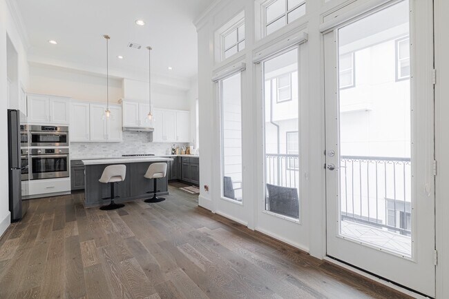 Building Photo - 10760 Craighead Dr