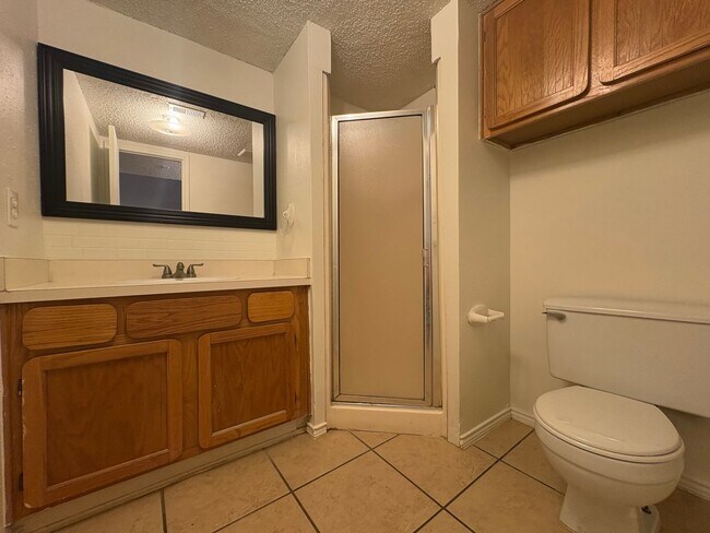 Building Photo - Adorable 2-2 in Arlington