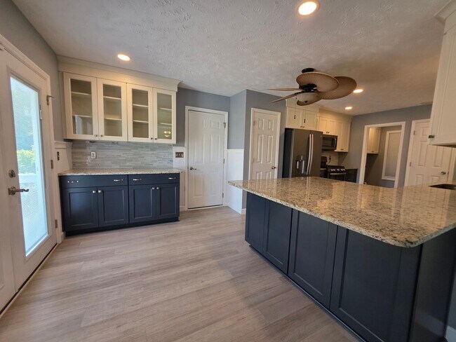 Building Photo - 184 E Ridge Ct