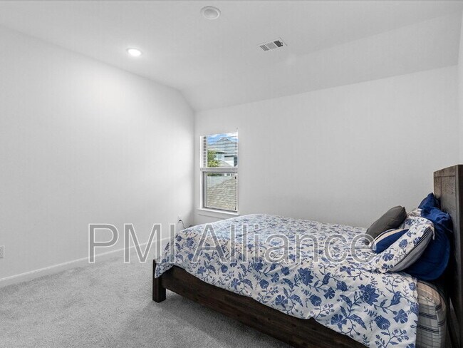 Building Photo - 4828 Celestial Rd