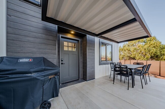 Building Photo - 736 W Rider Dr