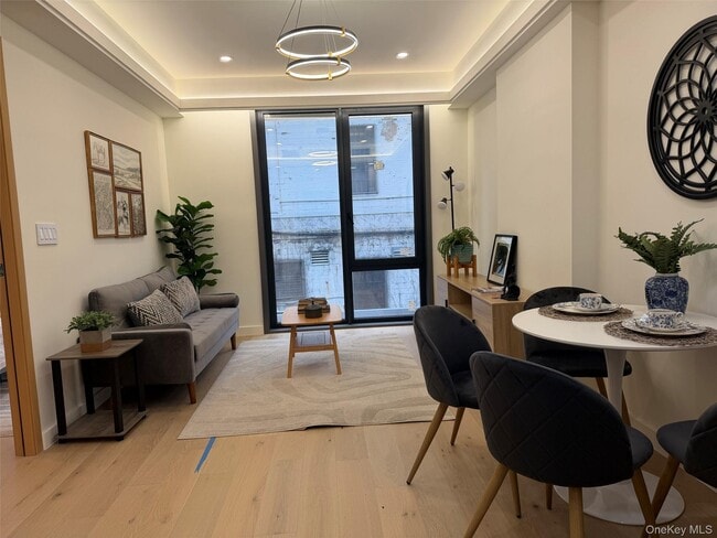 Building Photo - 168 E 111th St