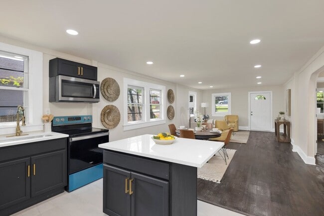 Building Photo - Avondale Gem!! - 3 Bed/2 Bath