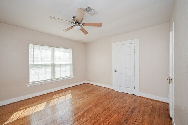 Building Photo - 416 N Houston Ave