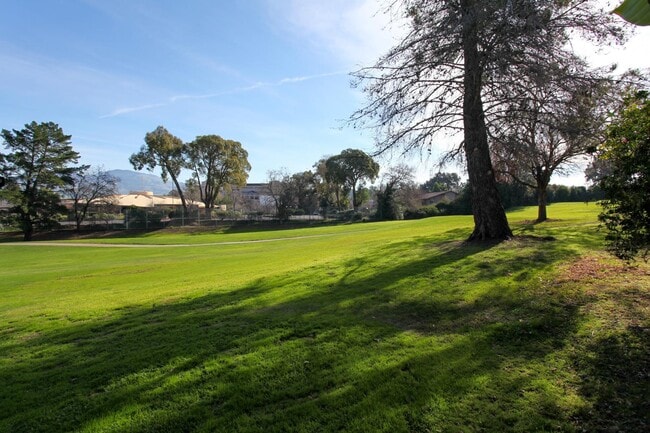 Building Photo - 1632 Siskiyou Dr