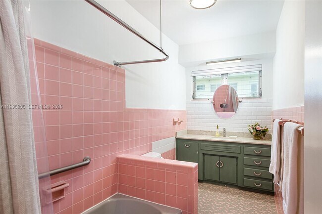 Building Photo - 10081 W Bay Harbor Dr