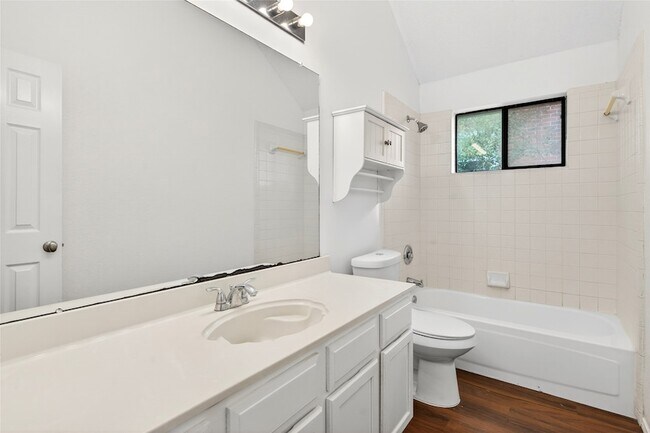 Building Photo - 1617 Briargrove Dr