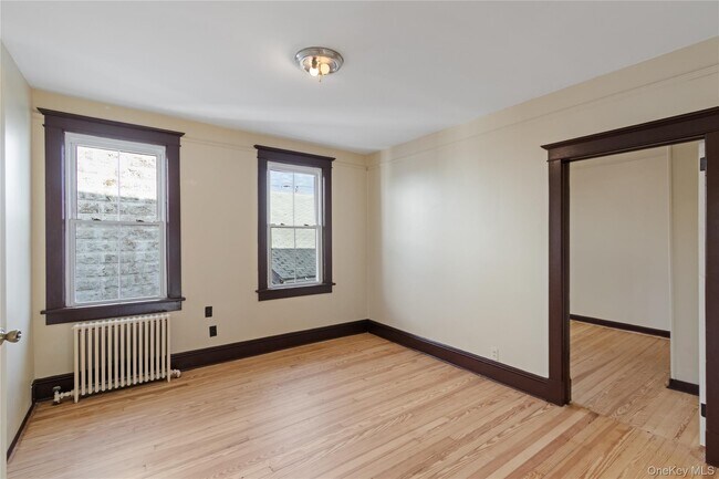 Building Photo - 226 Glen Cove Ave