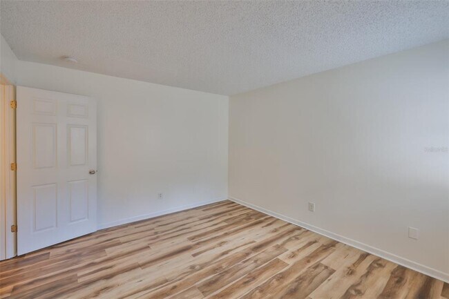 Building Photo - 13703 Sweetwater Cove Pl