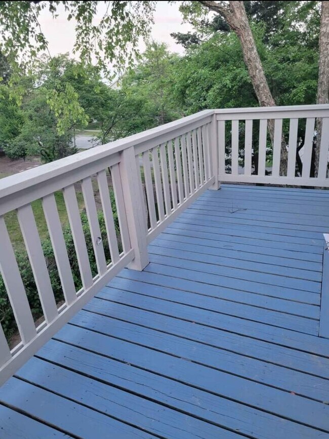 Building Photo - 583 W Parkside Dr