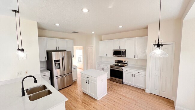 Building Photo - AWESOME 4BD/3BA in Orlando!!!