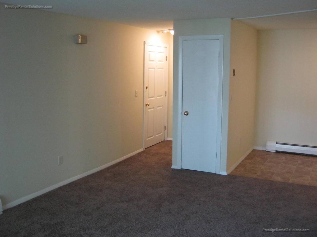 Building Photo - 70 Barrows St