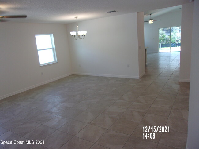 Building Photo - 1171 Dania Cir