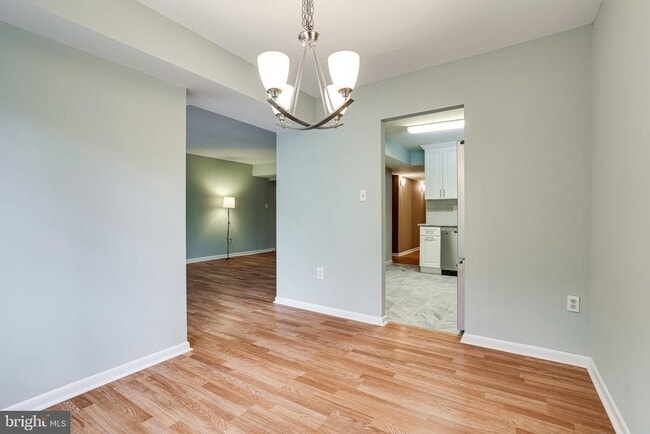 Building Photo - 2210 Springwood Dr