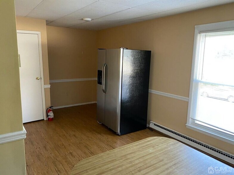Building Photo - 368B Summerhill Rd