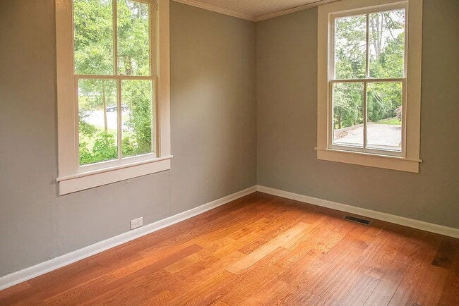 Building Photo - 1 bedroom, 1 full bath near downtown Walhalla