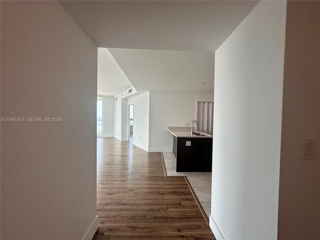 Building Photo - 1900 N Bayshore Dr