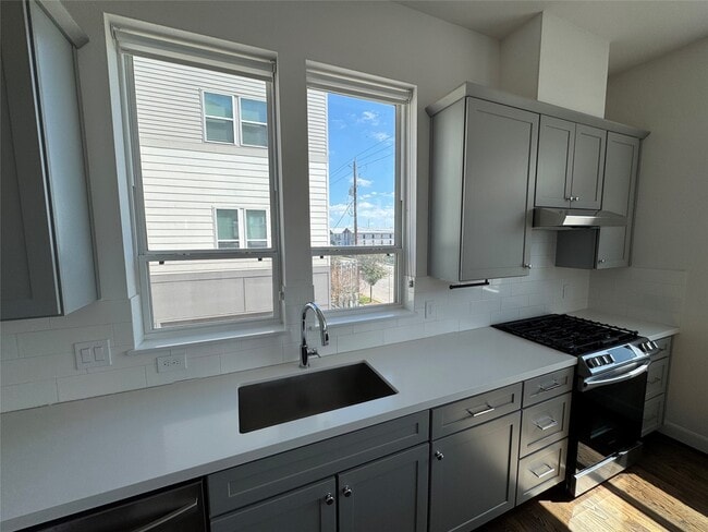 Building Photo - 304 Jensen Dr