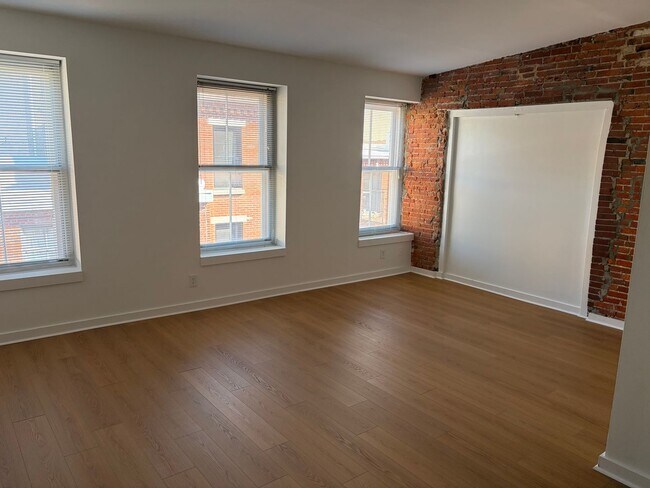 Building Photo - Welcome to Urban Elegance in the Heart of Historic Old City, Philadelphia