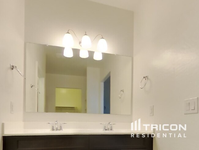 Building Photo - 29957 W Mitchell Ave