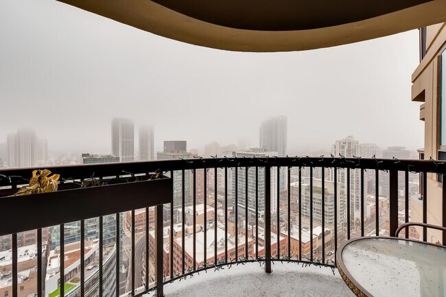 Building Photo - 400 N La Salle Dr