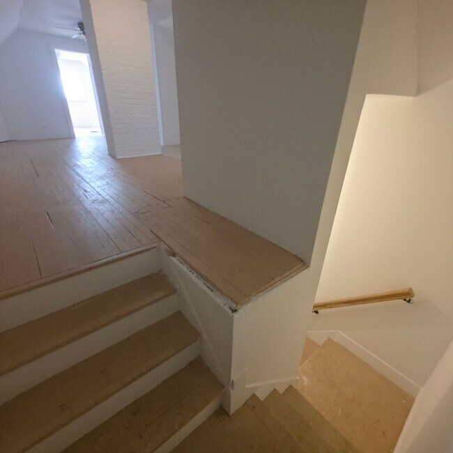 Building Photo - Single Family Home 4  beds 1 bath COMING S...
