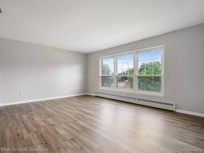 Building Photo - 2717 W 13 Mile Rd