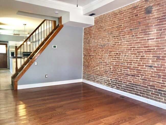 Building Photo - Charming 2 Bedroom/2 Bathroom Townhome in Federal Hill W/ Parking