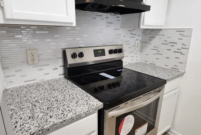 Building Photo - 1040 Old Holcomb Bridge Rd