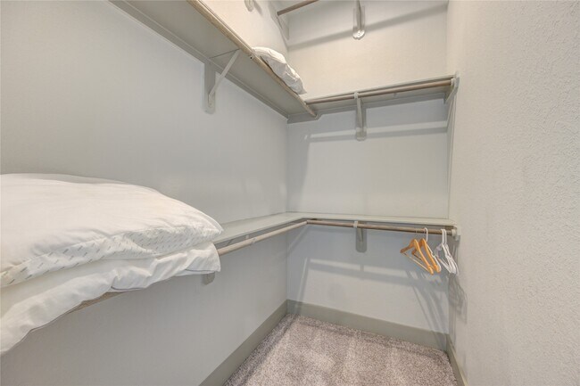 Building Photo - 2402 Bennington St