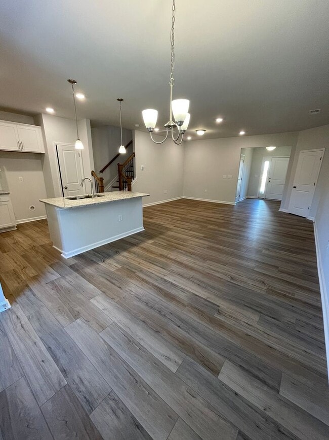 Building Photo - Charming 3 Bedroom Home Located in Raleigh