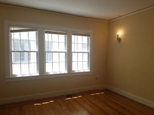 Building Photo - 1104 38th St