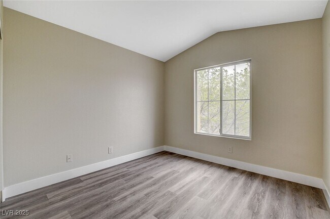 Building Photo - 2033 Shining Feather Ln