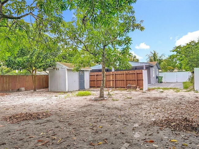 Building Photo - 1378 SW 26th Ave