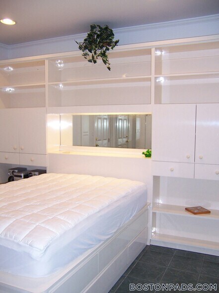 Building Photo - 79 Harvey St