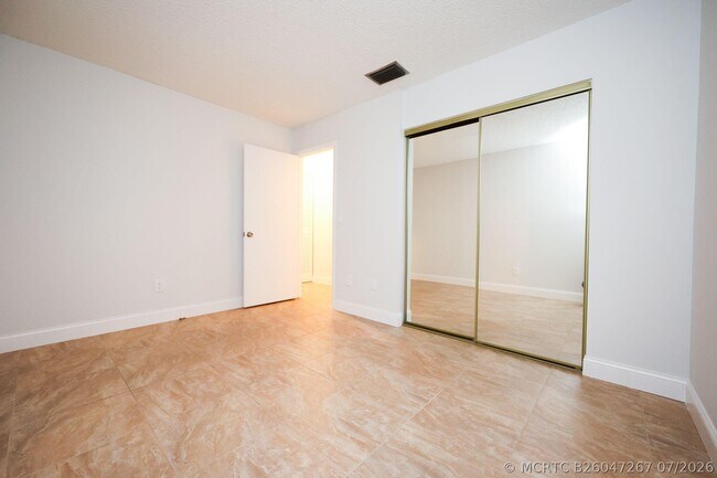 Building Photo - 10127 Boca Bend E