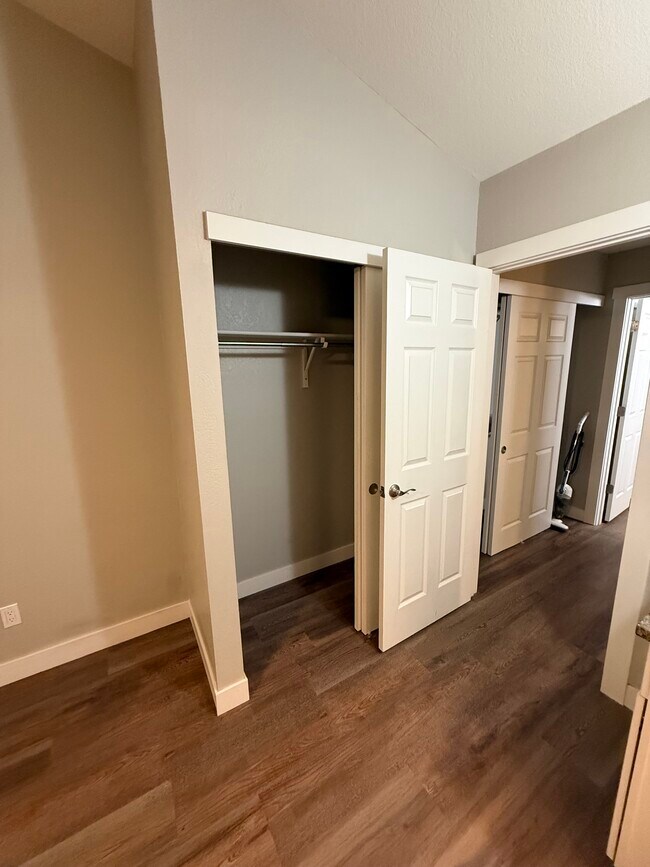 Building Photo - 10770 Foxwood Ct