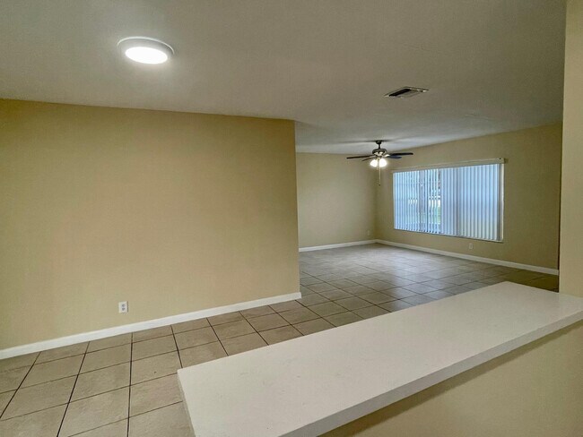 Building Photo - 1160 SW 69th Ave