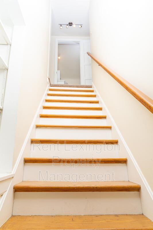 Building Photo - 657 Montclair Dr