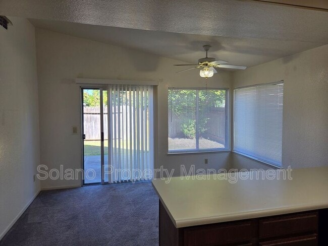 Building Photo - 203 Catalpa Ln