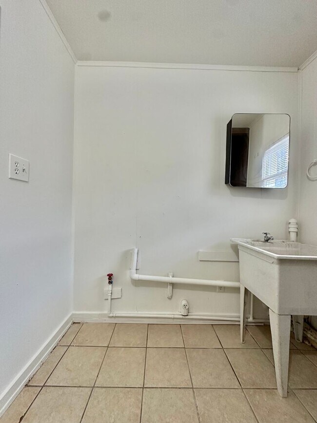 Building Photo - COMING SOON!!! -  Spacious 3-Bedroom Home Available to Lease!